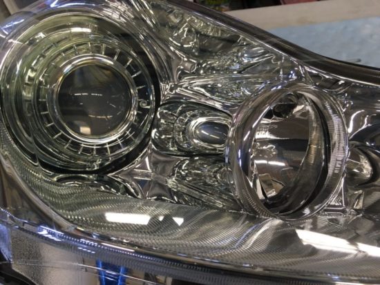 ヘッドライトスチーマー施工後の日産フーガのヘッドライトの状態１