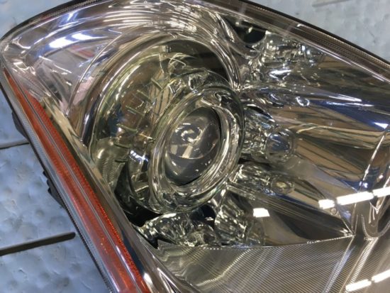 ヘッドライトスチーマー施工後の日産フーガのヘッドライトの状態２