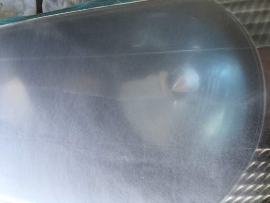 トヨタアルテッツァのヘッドライトクリア剥がれ施工中の状態