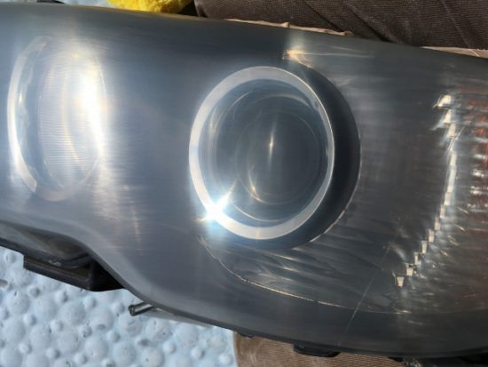 ＢＭＷのヘッドライト黄ばみ除去後コーティング前の状態