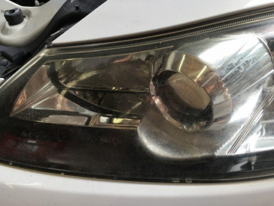 マツダＲＸ－８のヘッドライト黄ばみクラックの状態