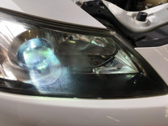 マツダＲＸ－８のヘッドライト黄ばみクラックの状態