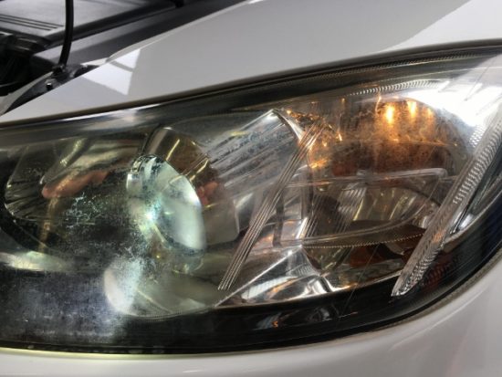 マツダＲＸ－８のヘッドライト黄ばみクラックの状態