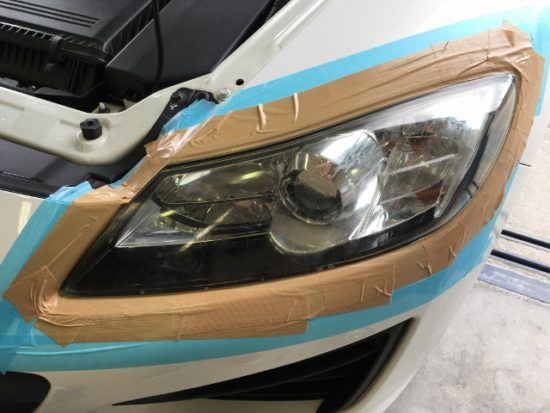マツダＲＸ－８のヘッドライト黄ばみクラックの状態