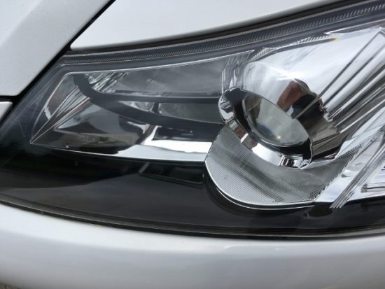 マツダＲＸ－８のヘッドライト黄ばみクラック除去後の状態