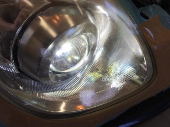 スバルＲ１の黄ばみクラックが発生した状態