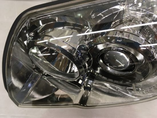 トヨタサーフの黄ばみのひどいヘッドライトから完全にリペアした状態