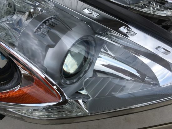 日産フェアレディZのヘッドライト黄ばみ除去前後の状態