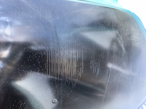 ヘッドライトのひび割れクラックのリペア
