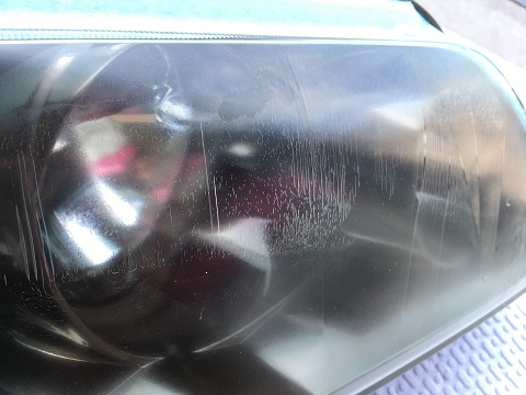 ヘッドライトのひび割れクラックのリペア