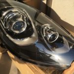 ポルシェマカンのクラックが発生したヘッドライト