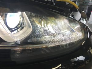 20190823ＶＷゴルフ7のヘッドライトクラックの様子