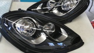 ポルシェマカンのヘッドライトひび割れクラック除去作業 (7)