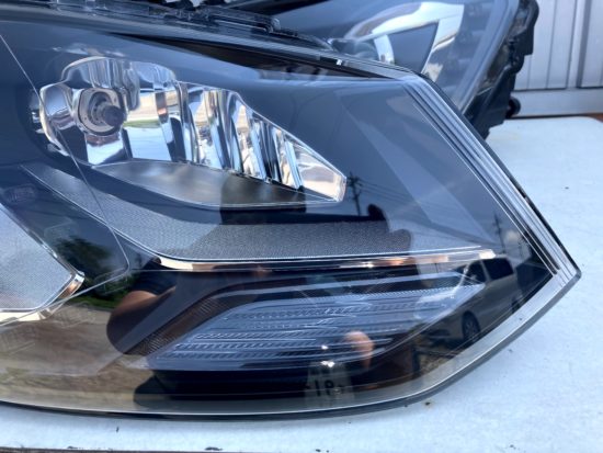 VWポロのヘッドライト黄ばみクラックリペアプロテクションフィルム施工 (2)